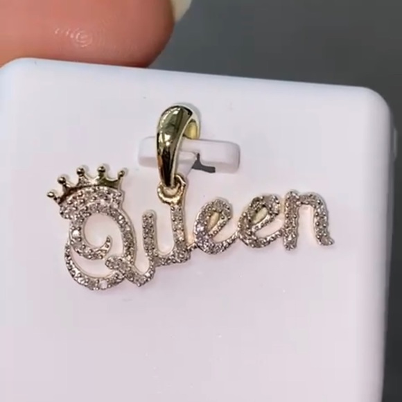 10k solid gold real diamond NOT CZ QUEEN PENDANT custom made Appraisal doc. Incl - Picture 3 of 4